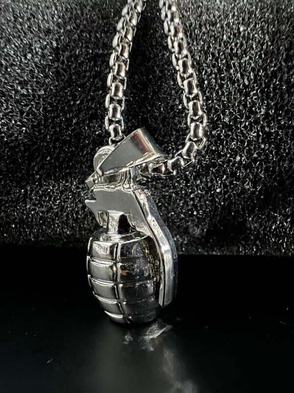 ग्रेनेड - शुद्ध स्टेनलेस स्टील 24 इंच गोल बॉक्स चेन के साथ मिश्र धातु पेंडेंट, पुरुषों और लड़कों के लिए अमेरिकी ट्रेंडिंग स्टाइल