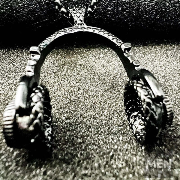 हेडफ़ोन ब्लैक - पुरुषों और लड़कों के लिए 24 इंच गोल बॉक्स चेन के साथ टाइटेनियम स्टील पेंडेंट