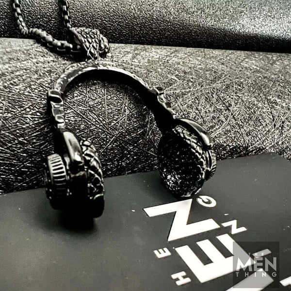 हेडफ़ोन ब्लैक - पुरुषों और लड़कों के लिए 24 इंच गोल बॉक्स चेन के साथ टाइटेनियम स्टील पेंडेंट