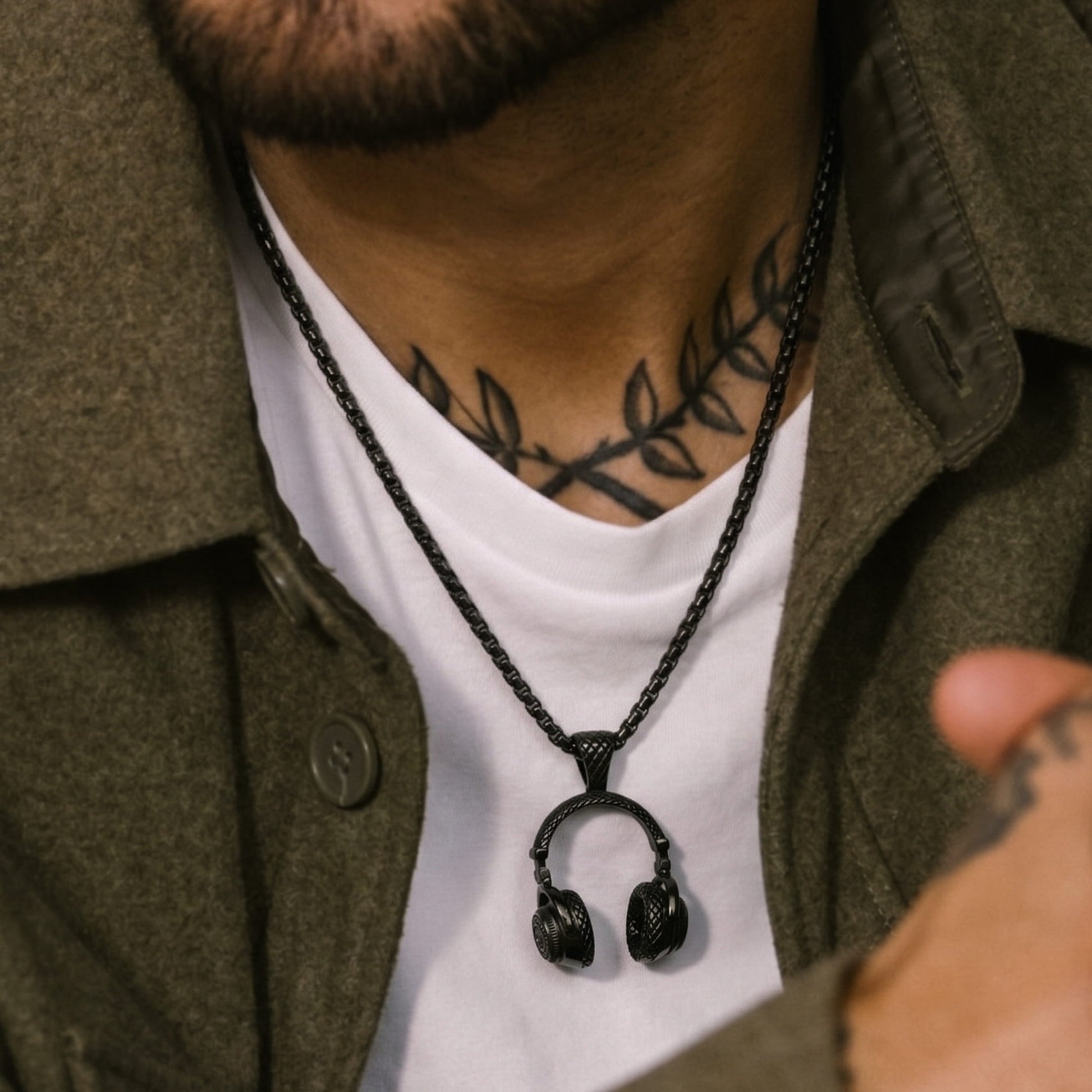 THE MEN THING SS Pendant/ Necklace HEADPHONE BLACK - Titanium Steel Pendant with 24inch Round Box Chain for Men & Boys