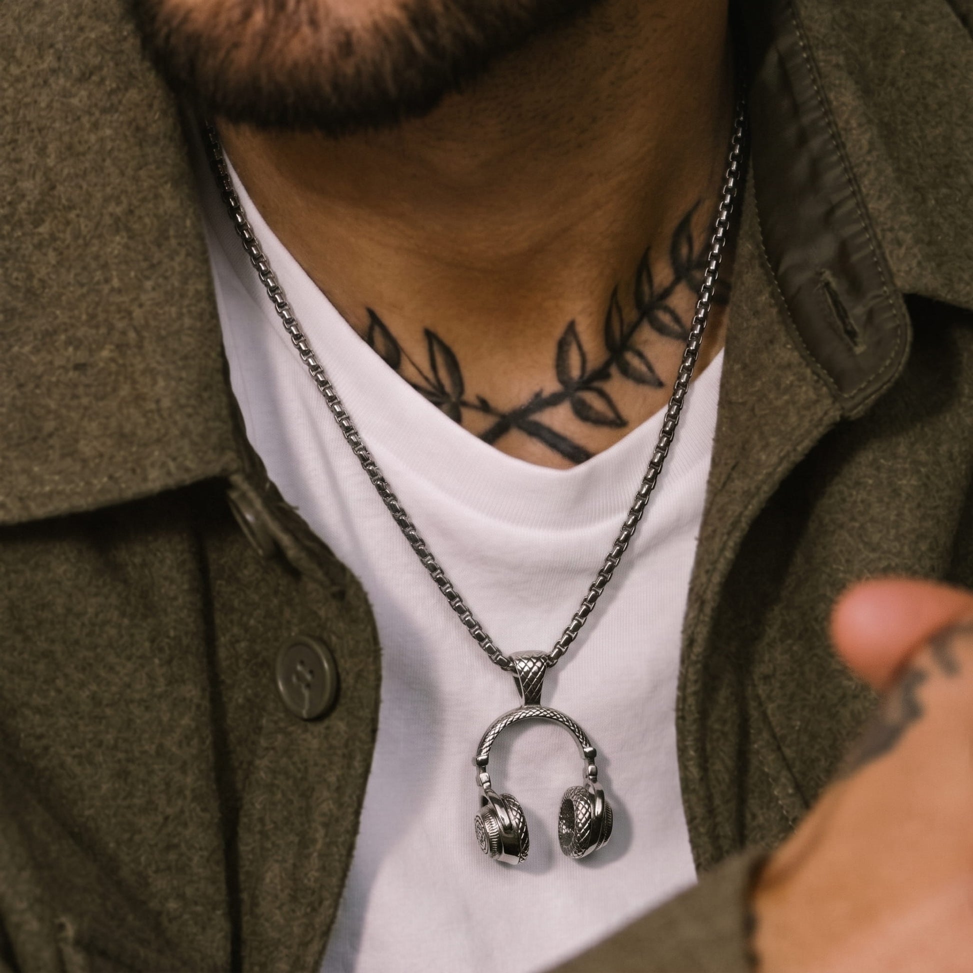 THE MEN THING SS Pendant/ Necklace HEADPHONE SILVER (A) -  Alloy Pendant with Stainless Steel 24inch Round Box Chain for Men, American trending Style for Men & Boy