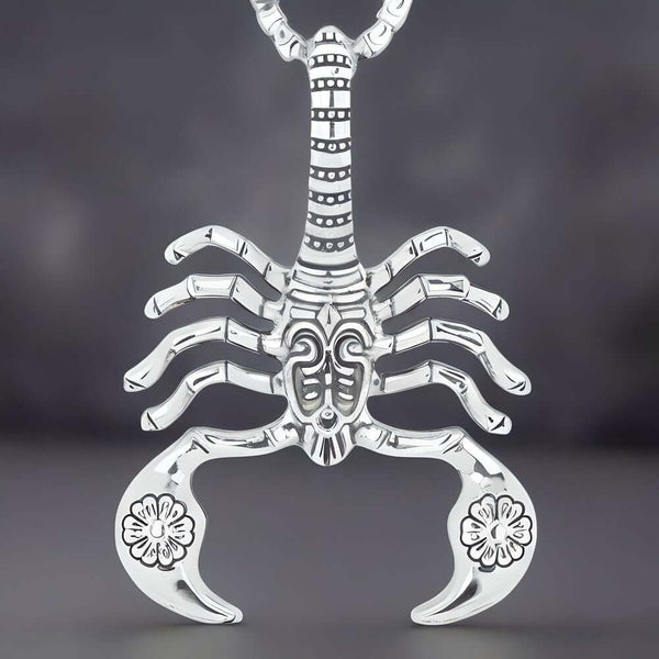 KINGSCORP - స్వచ్ఛమైన స్టెయిన్‌లెస్ స్టీల్ 24 అంగుళాల రౌండ్ బాక్స్ చైన్‌తో అల్లాయ్ స్కార్పియన్ లాకెట్టు, పురుషులు & అబ్బాయిల కోసం యూరోపియన్ ట్రెండింగ్ స్టైల్