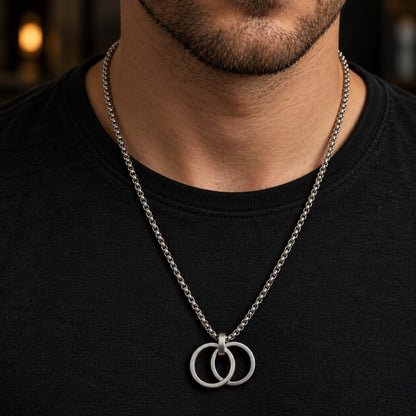 THE MEN THING SS Pendant/ Necklace LINKED CIRCLE - 24mm Titanium Steel Pendant with 27inch Round Box 4mm Chain for Men & Boys