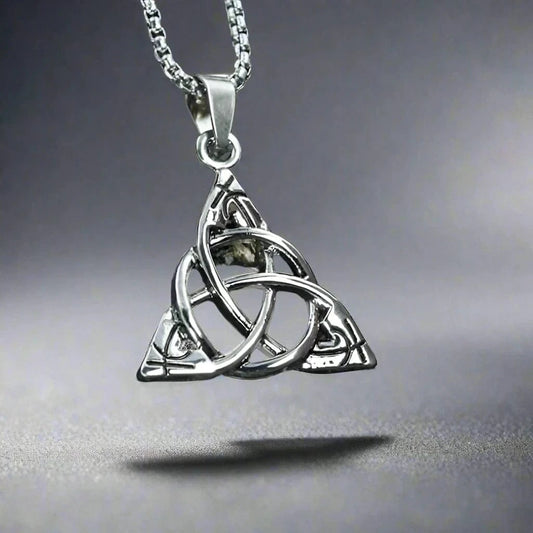 THE MEN THING SS Pendant/ Necklace LUCKY KNOT - Alloy Pendant with  Pure Stainless Steel 24inch Round Box Chain, European trending Style for Men & Boys