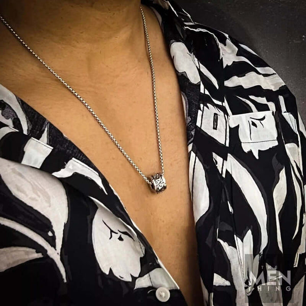 मंत्र गोल - पुरुषों के लिए शुद्ध स्टेनलेस स्टील 24 इंच चेन के साथ मिश्र धातु गोल मंत्र पेंडेंट, मिलान ट्रेंडिंग स्टाइल - पुरुषों और लड़कों के लिए गोल बॉक्स चेन और पेंडेंट