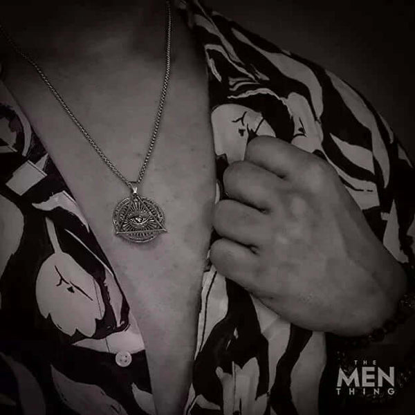 MASONIC EYE - స్వచ్ఛమైన స్టెయిన్‌లెస్ స్టీల్ రౌండ్ బాక్స్ చైన్‌తో అల్లాయ్ లాకెట్టు, పురుషులు & అబ్బాయిల కోసం యూరోపియన్ ట్రెండింగ్ స్టైల్ (24 అంగుళాలు)