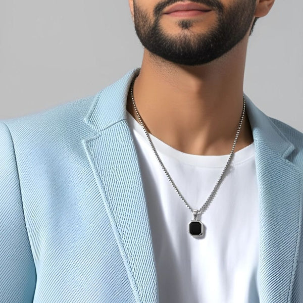 OCTAGON GEO - బ్లాక్ స్టోన్ & స్టెయిన్‌లెస్ స్టీల్ 24 అంగుళాల రౌండ్ బాక్స్ చైన్‌తో అల్లాయ్ లాకెట్టు, పురుషులు & అబ్బాయిల కోసం అమెరికన్ ట్రెండింగ్ స్టైల్