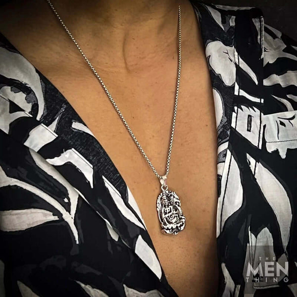 రోరింగ్ పీస్ - స్వచ్ఛమైన స్టెయిన్‌లెస్ స్టీల్ 24 అంగుళాల రౌండ్ బాక్స్ చైన్‌తో అల్లాయ్ లాకెట్టు, పురుషులు & అబ్బాయిల కోసం అమెరికన్ ట్రెండింగ్ స్టైల్