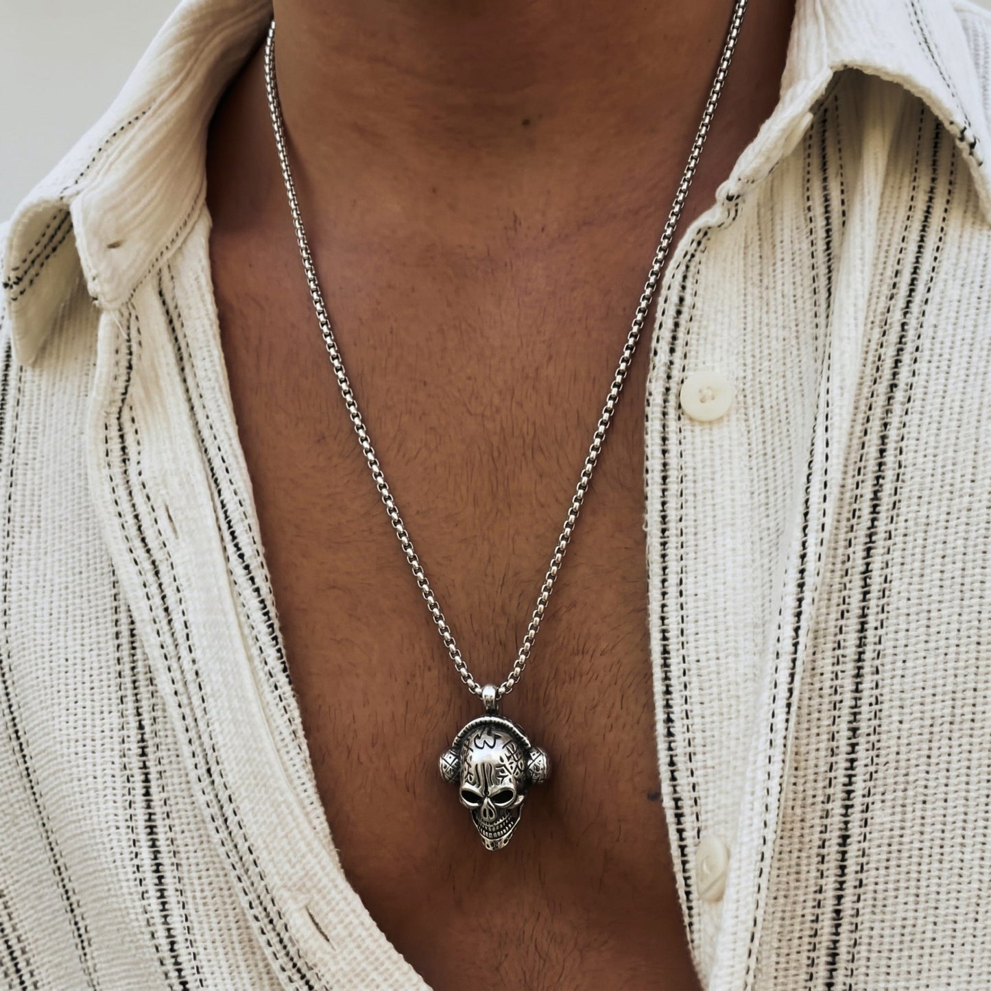 THE MEN THING SS Pendant/ Necklace SKULLBEAT - Alloy  Pendant with Pure Stainless Steel 24inch Chain for Men, American trending Style - Round Box Chain