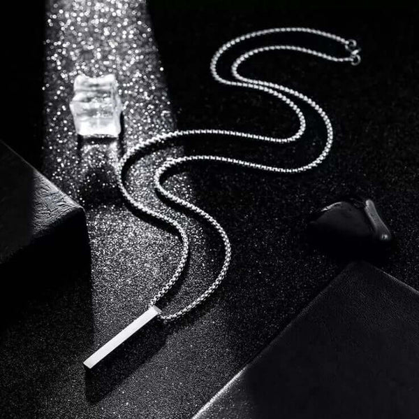 द स्लीक (ए) - पुरुषों के लिए शुद्ध स्टेनलेस स्टील 24 इंच गोल बॉक्स चेन के साथ मिश्र धातु चांदी पेंडेंट, पुरुषों और लड़कों के लिए यूरोपीय ट्रेंडिंग स्टाइल