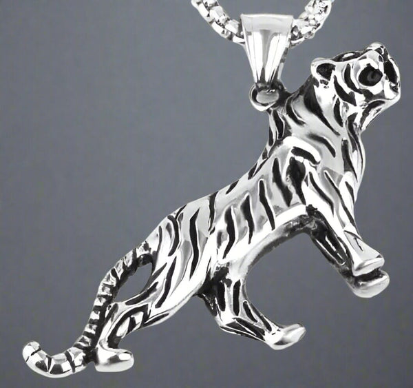 టైగర్ కింగ్ - స్టెయిన్‌లెస్ స్టీల్ 24 అంగుళాల రౌండ్ బాక్స్ చైన్‌తో అల్లాయ్ లాకెట్టు, మెన్ & బాయ్ కోసం అమెరికన్ ట్రెండింగ్ స్టైల్, 24 అంగుళాలు