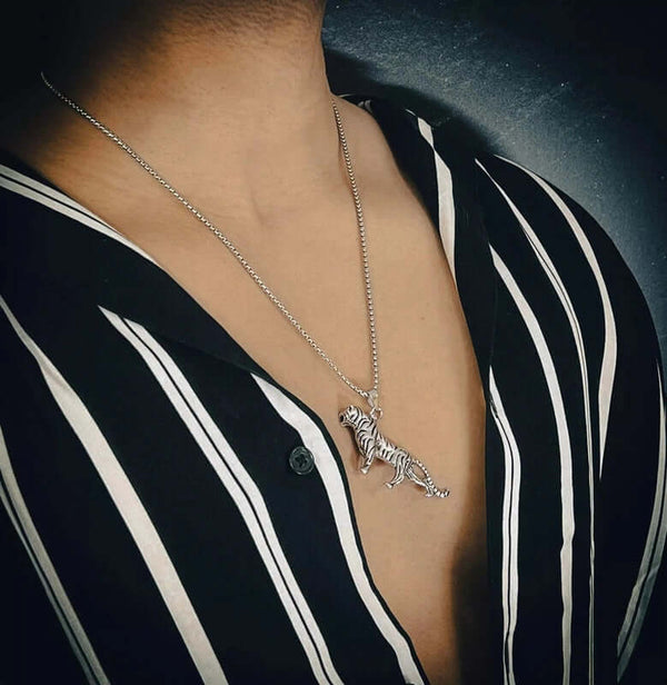 టైగర్ కింగ్ - స్టెయిన్‌లెస్ స్టీల్ 24 అంగుళాల రౌండ్ బాక్స్ చైన్‌తో అల్లాయ్ లాకెట్టు, మెన్ & బాయ్ కోసం అమెరికన్ ట్రెండింగ్ స్టైల్, 24 అంగుళాలు