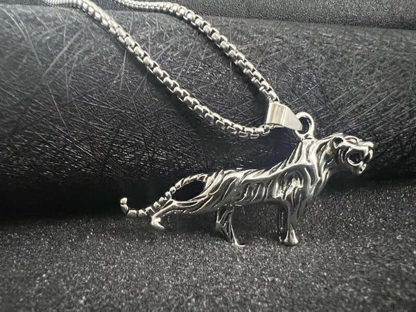 టైగర్ కింగ్ - స్టెయిన్‌లెస్ స్టీల్ 24 అంగుళాల రౌండ్ బాక్స్ చైన్‌తో అల్లాయ్ లాకెట్టు, మెన్ & బాయ్ కోసం అమెరికన్ ట్రెండింగ్ స్టైల్, 24 అంగుళాలు