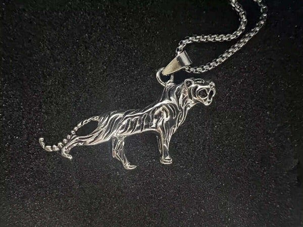 టైగర్ కింగ్ - స్టెయిన్‌లెస్ స్టీల్ 24 అంగుళాల రౌండ్ బాక్స్ చైన్‌తో అల్లాయ్ లాకెట్టు, మెన్ & బాయ్ కోసం అమెరికన్ ట్రెండింగ్ స్టైల్, 24 అంగుళాలు