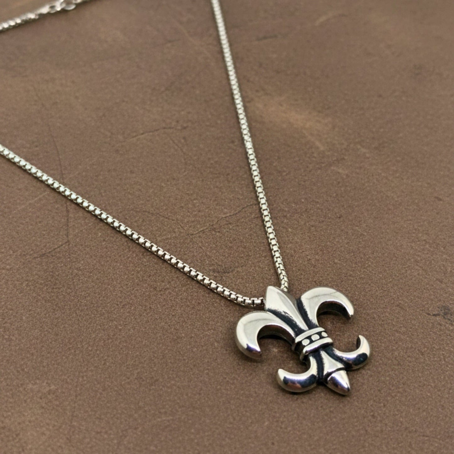 THE MEN THING SS Pendant/ Necklace VALIANT FLEUR - 35mm Titanium Steel Pendant with 24inch Round Box 5mm Chain for Men & Boys