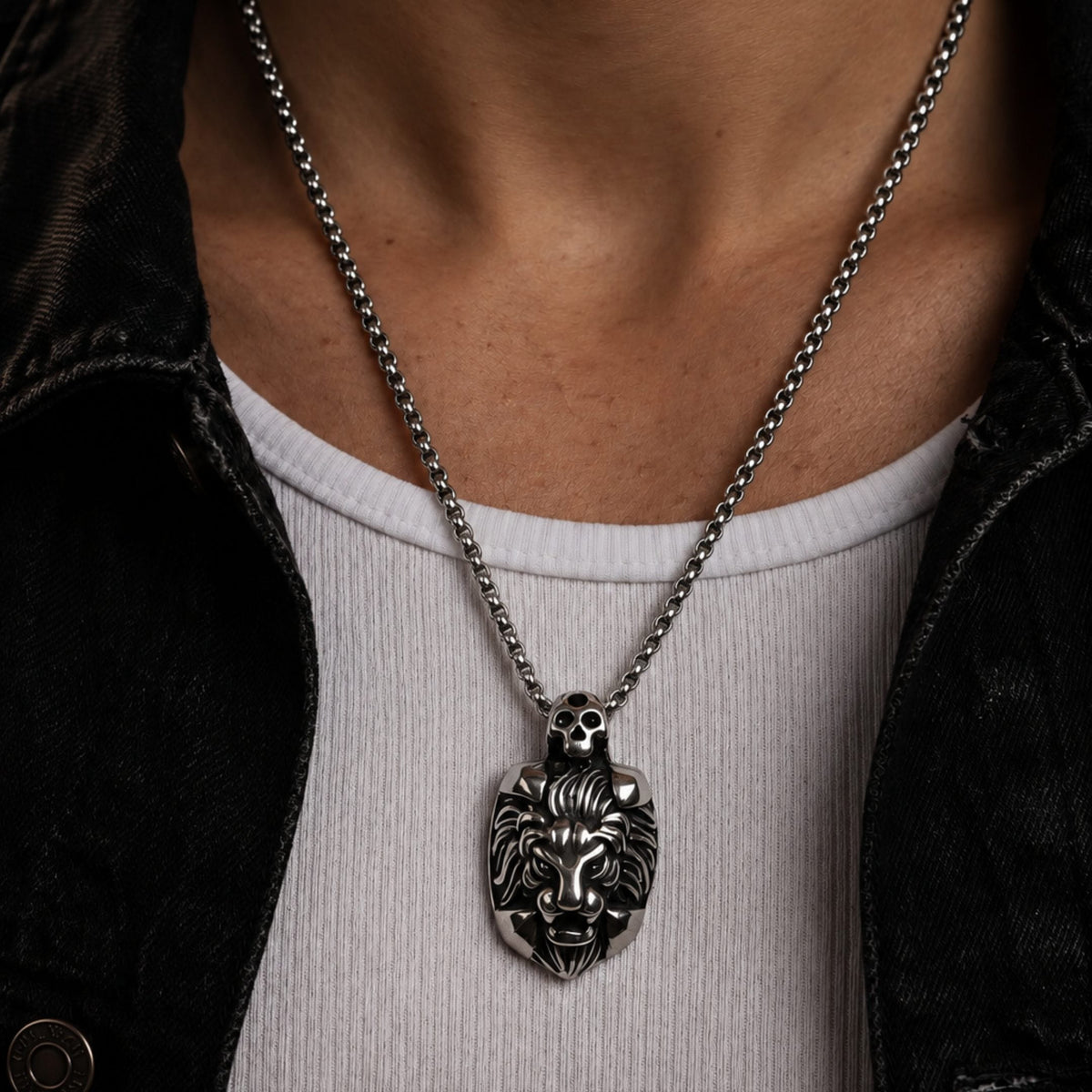 THE MEN THING SS Pendant/ Necklace VALOR LION - 27mm Titanium Steel Pendant with 24inch Round Box 5mm Chain for Men & Boys