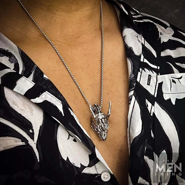 వారియర్ హార్న్ - స్వచ్ఛమైన స్టెయిన్‌లెస్ స్టీల్ 24 అంగుళాల రౌండ్ బాక్స్ చైన్‌తో అల్లాయ్ లాకెట్టు, పురుషులు & అబ్బాయిల కోసం అమెరికన్ ట్రెండింగ్ స్టైల్