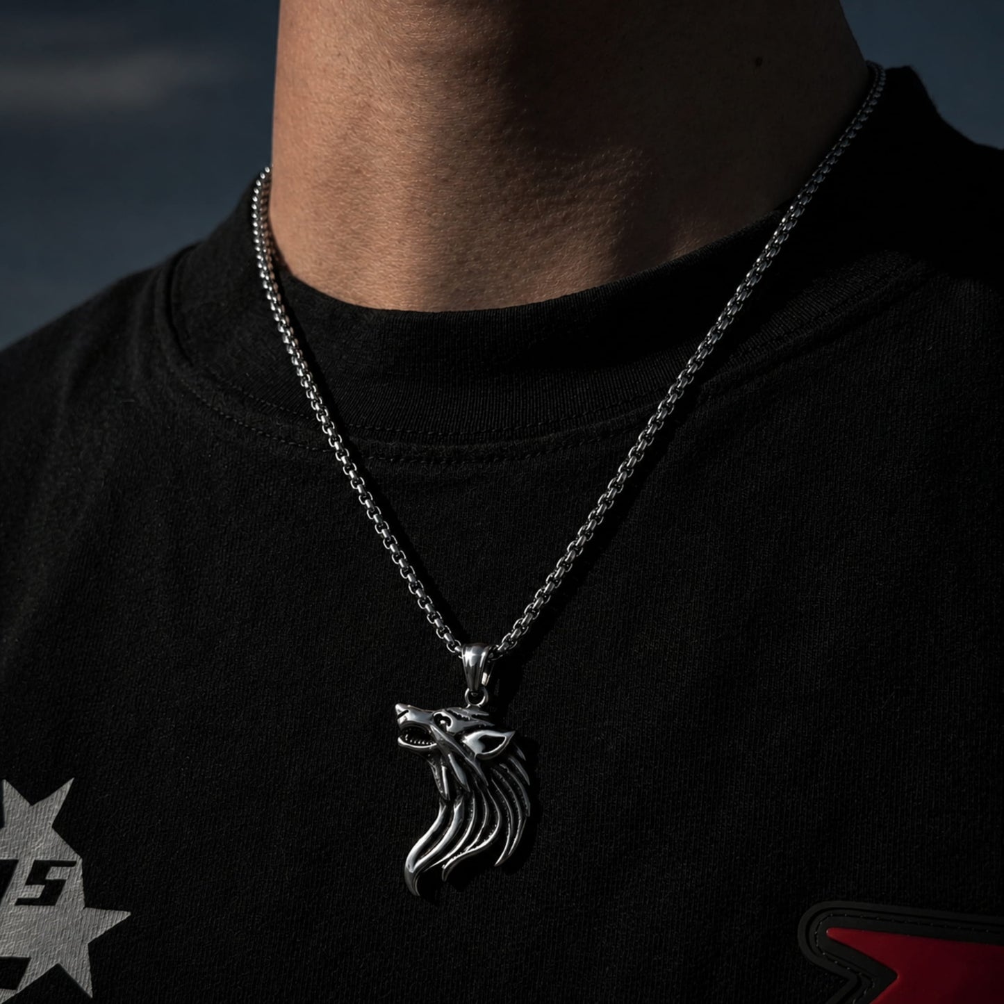 THE MEN THING SS Pendant/ Necklace WATCHING WOLF - Alloy Pendant with Stainless Steel 24inch Round Box Chain, American trending Style for Men & Boy