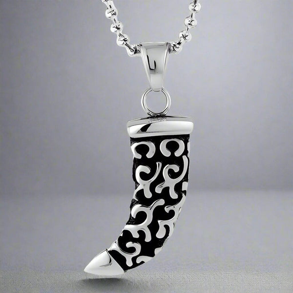 वुल्फ टूथ - पुरुषों और लड़कों के लिए 24 इंच गोल बॉक्स चेन के साथ शुद्ध टाइटेनियम स्टील पेंडेंट