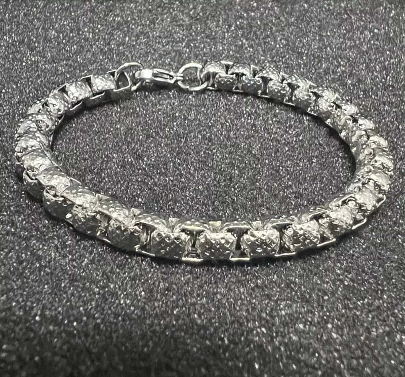 THE MEN THING Steel Bracelets DOMINEERING - Stainless Steel Bracelet, European trending Style  for Men & Boy (7mm - 7-8-9 inch)