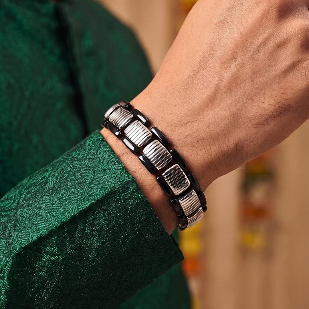 THE MEN THING Steel Bracelets The Perfect Rakhi Gift For Every Brother – TITAN GRIDLOCK - Premium Titanium Steel With Timeless Style (8.5inch)