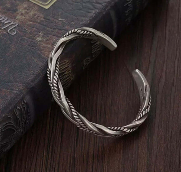 ట్విస్టెడ్ టెక్చర్ - ఓపెన్ బ్యాంగిల్ బ్రాస్‌లెట్ (అడ్జస్టబుల్) - సొగసైన లుక్ - పురుషులు & అబ్బాయిల కోసం 5 మిమీ రాగి