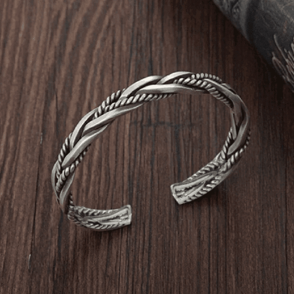 ట్విస్టెడ్ టెక్చర్ - ఓపెన్ బ్యాంగిల్ బ్రాస్‌లెట్ (అడ్జస్టబుల్) - సొగసైన లుక్ - పురుషులు & అబ్బాయిల కోసం 5 మిమీ రాగి