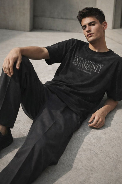 THE MEN THING STILL FORM BOX TEE Oversized T-Shirt – Obsidian Black