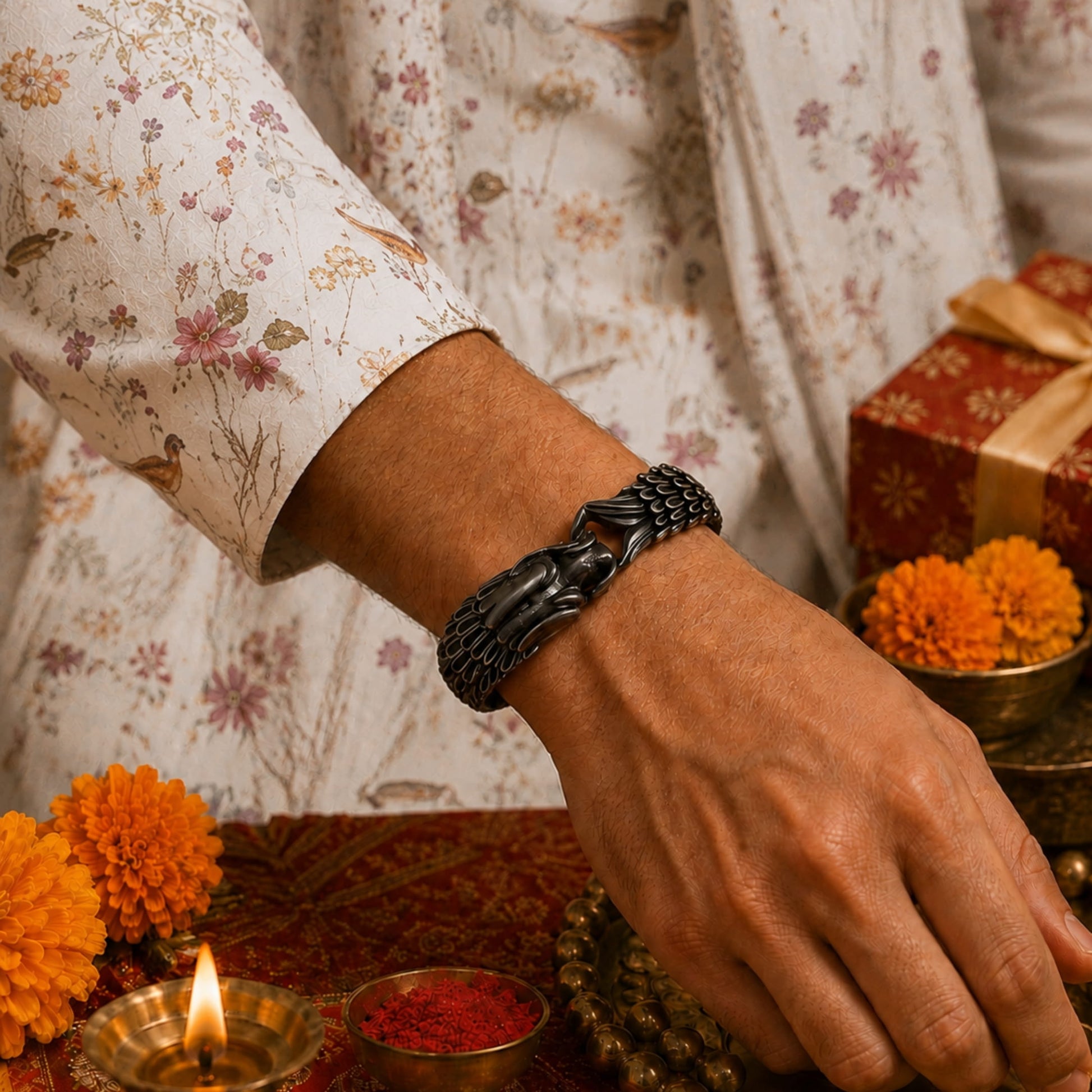 THE MEN THING The Perfect Rakhi Gift For Every Brother – DRAGON SCALE - Premium Genuine Titanium Steel Bracelet With Timeless Style (8 Inch)