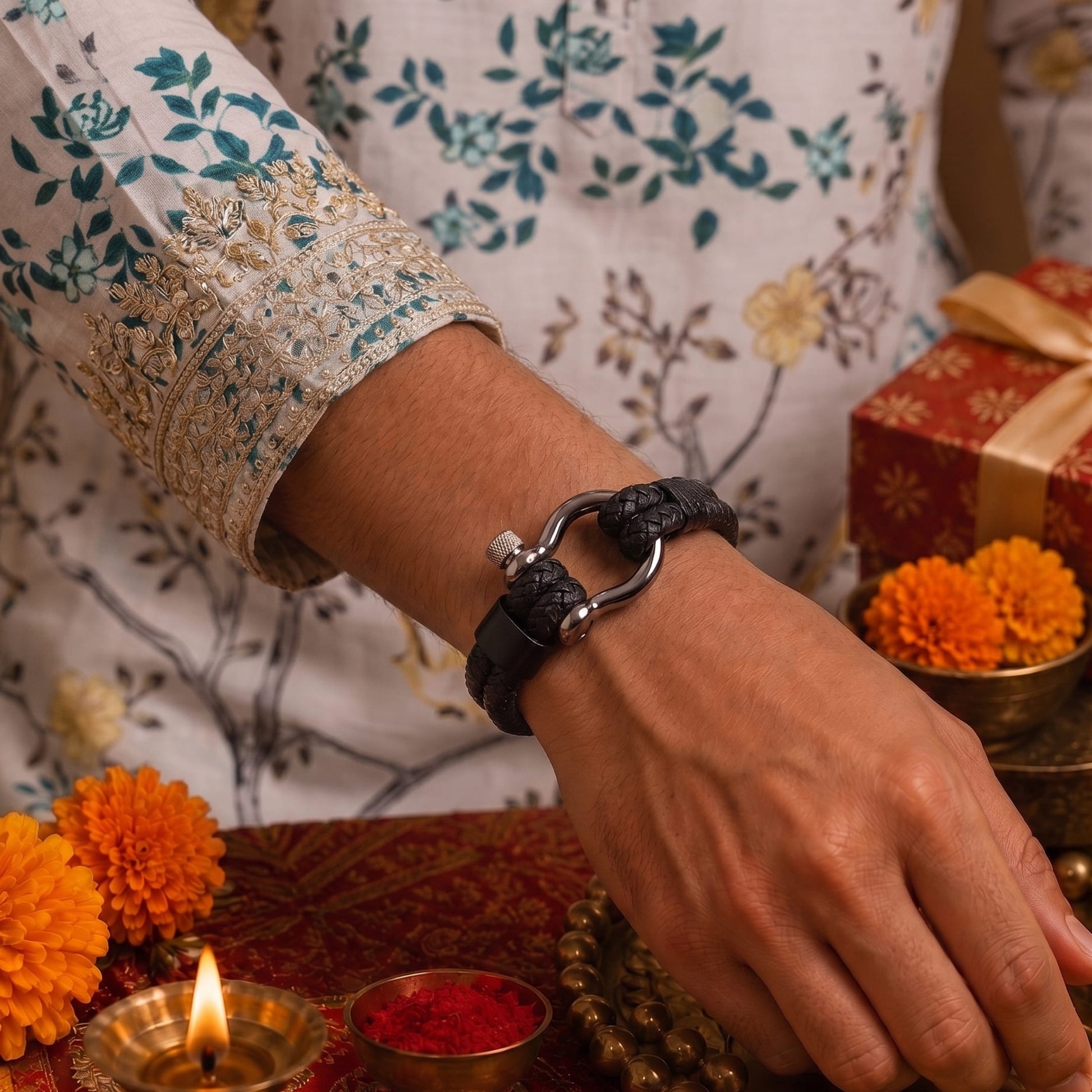 THE MEN THING The Perfect Rakhi Gift For Every Brother – HORSESHOE BUCKLE BLACK - Premium Genuine Leather Bracelet With Timeless Style (8 Inch)