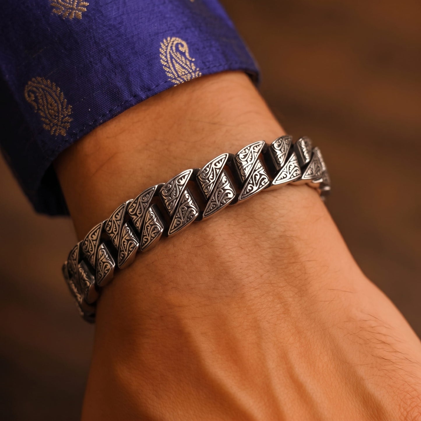 THE MEN THING The Perfect Rakhi Gift For Every Brother – MONARCH - Premium Genuine Titanium Steel Bracelet With Timeless Style (8 Inch)