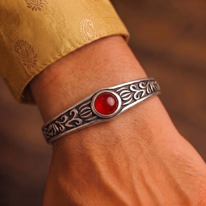 THE MEN THING The Perfect Rakhi Gift For Every Brother – ROZAEL CREST - Premium Genuine Stainless Steel Bracelet With Timeless Style (Adjustable)