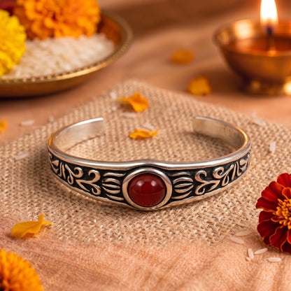 THE MEN THING The Perfect Rakhi Gift For Every Brother – ROZAEL CREST - Premium Genuine Stainless Steel Bracelet With Timeless Style (Adjustable)
