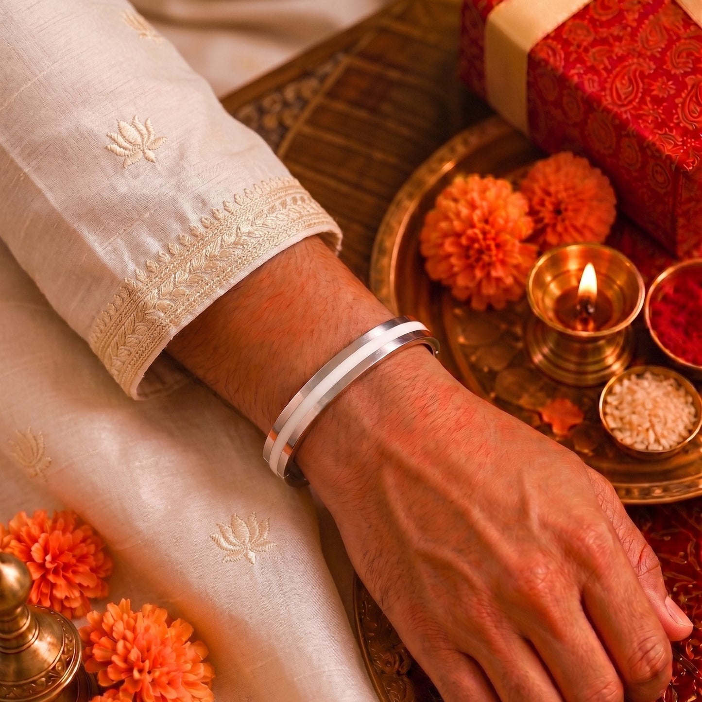 THE MEN THING The Perfect Rakhi Gift For Every Brother – SILVER TRACK - Premium Stainless Steel Bracelet With Timeless Style (8 Inch)