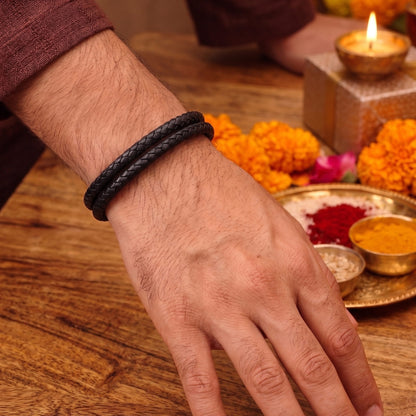 THE MEN THING The Perfect Rakhi Gift For Every Brother – STARRY TWINE BLACK Premium Leather Bracelets With Timeless Style (8 Inch)