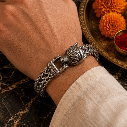 THE MEN THING The Perfect Rakhi Gift For Every Brother – VIKING WOLF HEAD - Premium Genuine Titanium Steel Bracelet With Timeless Style (8 Inch)